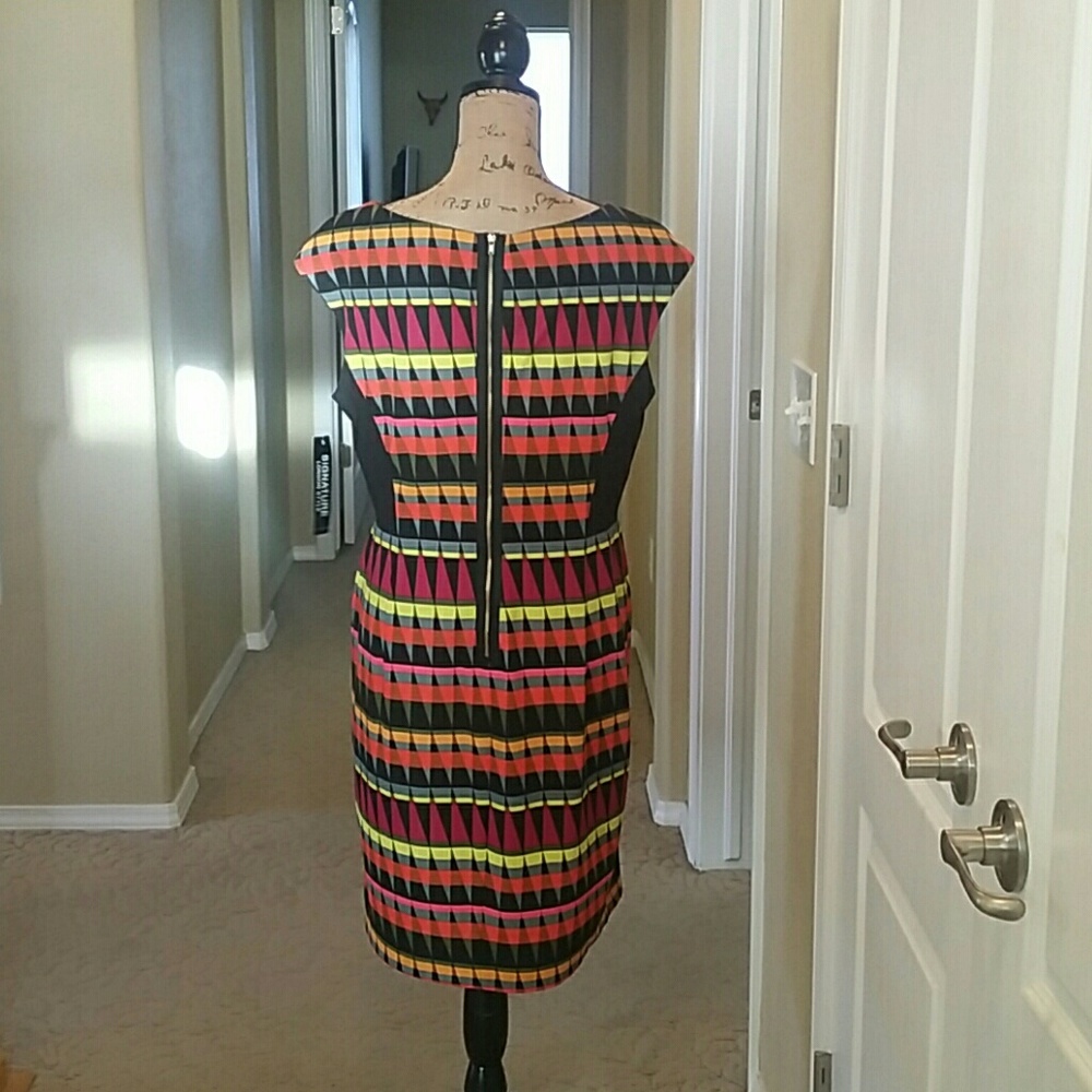 Dress - Picture 2 of 4